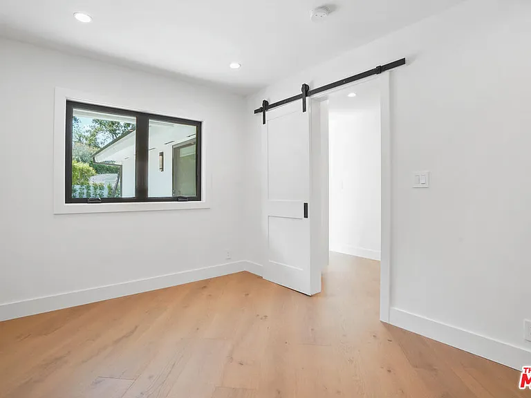 4097 Sapphire Dr — Photo 33