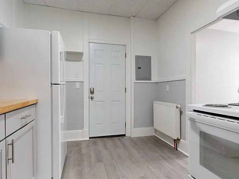 901 Main St #4 — Photo 10