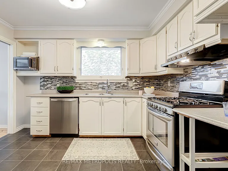 287 Waverly St N #UPPER — Photo 1