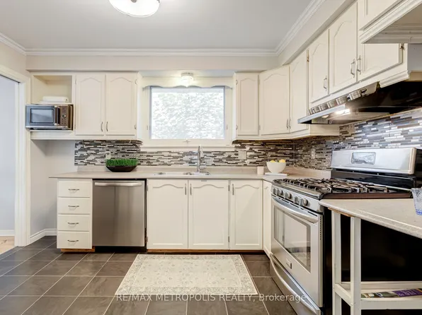 287 Waverly St N, Oshawa, ON L1J 5V8