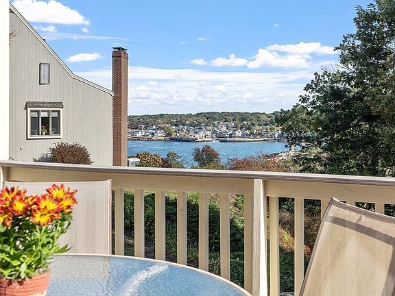 4th image of 22 Bayridge Ln #22