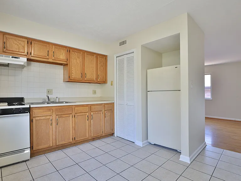 194 E Duncan St — Photo 10