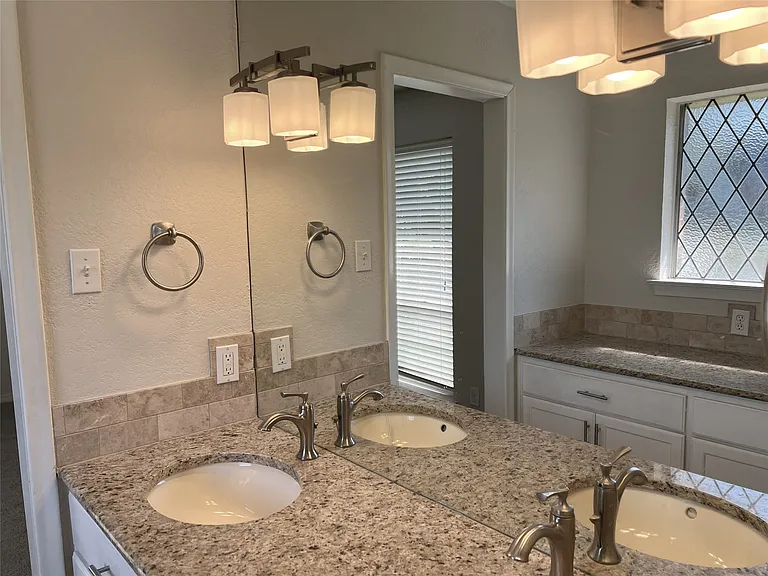 7517 Wellcrest Dr — Photo 8