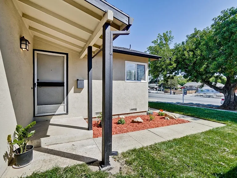 5259 Meridian Ave — Photo 12