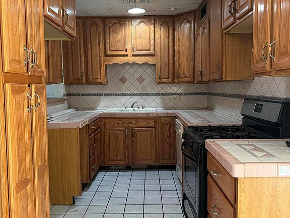 2nd image of 9314 Fairfax St