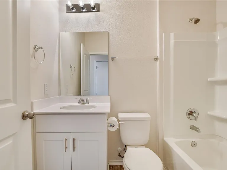 216 The Duke Dr — Photo 16