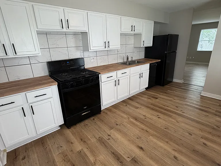 2205 Versailles Dr — Photo 4