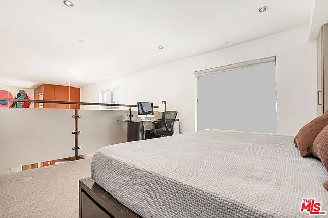 7062 Hawthorn Ave #305 — Photo 9