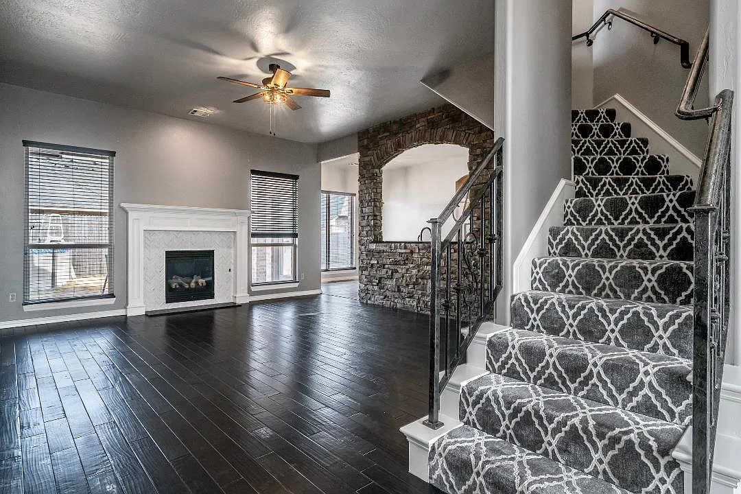 4 bed, 2331 sqft, $2,350 — Photo 3