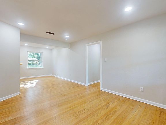 2nd image of 101 Park Cir