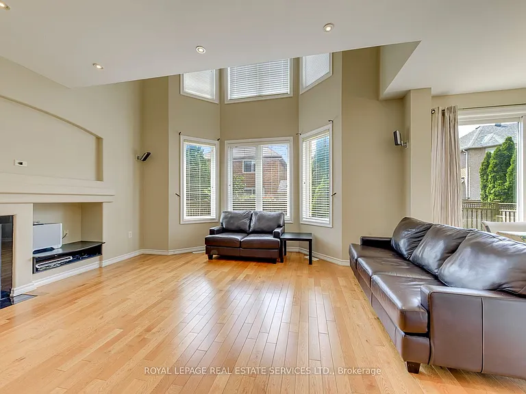 9 Barnstone Dr — Photo 10