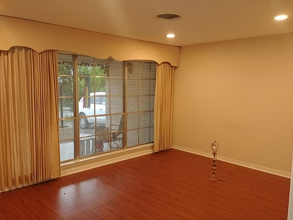 Living room with 4 cam lights.