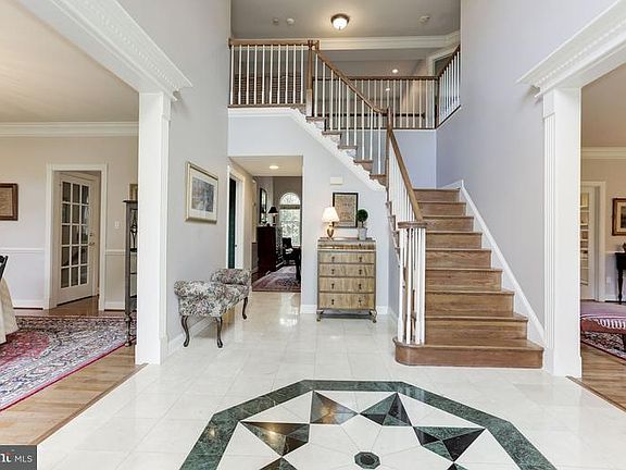 3rd image of 10200 Cross Haven Ct