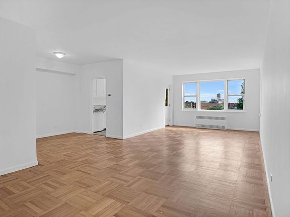 2nd image of 3850 Hudson Manor Ter APT 4BE
