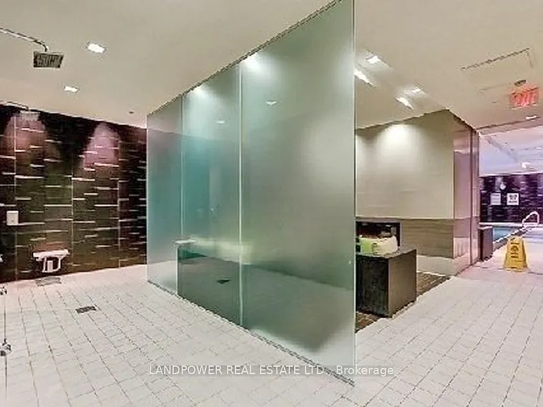35 Brian Peck Cres #916 — Photo 17