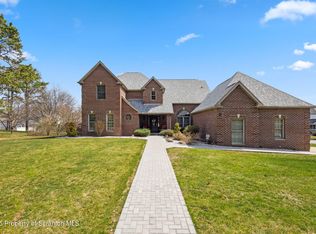 1 Stonehill Dr, Old Forge, PA 18518