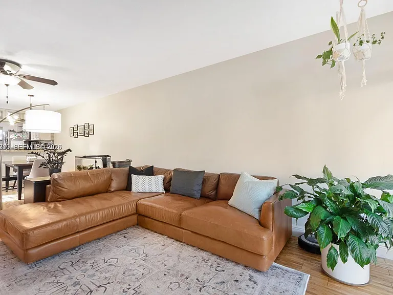 1411 W Fairway Rd #VILLA — Photo 10