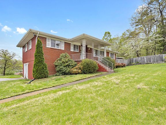 2nd image of 3804 Briarcliff Way