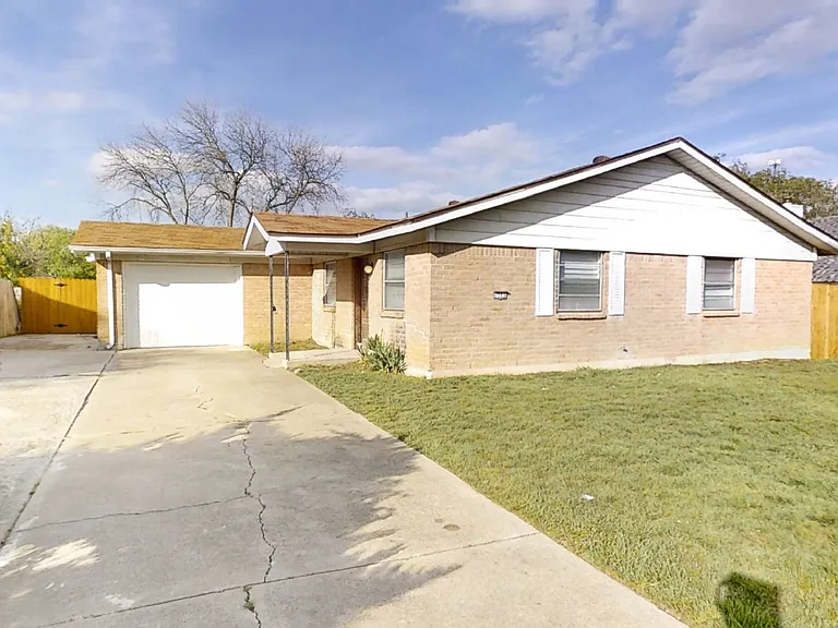 1505 Daude Ave — Photo 1