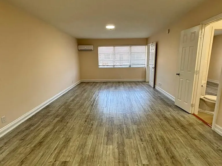Bellagio Apartments — Photo 59
