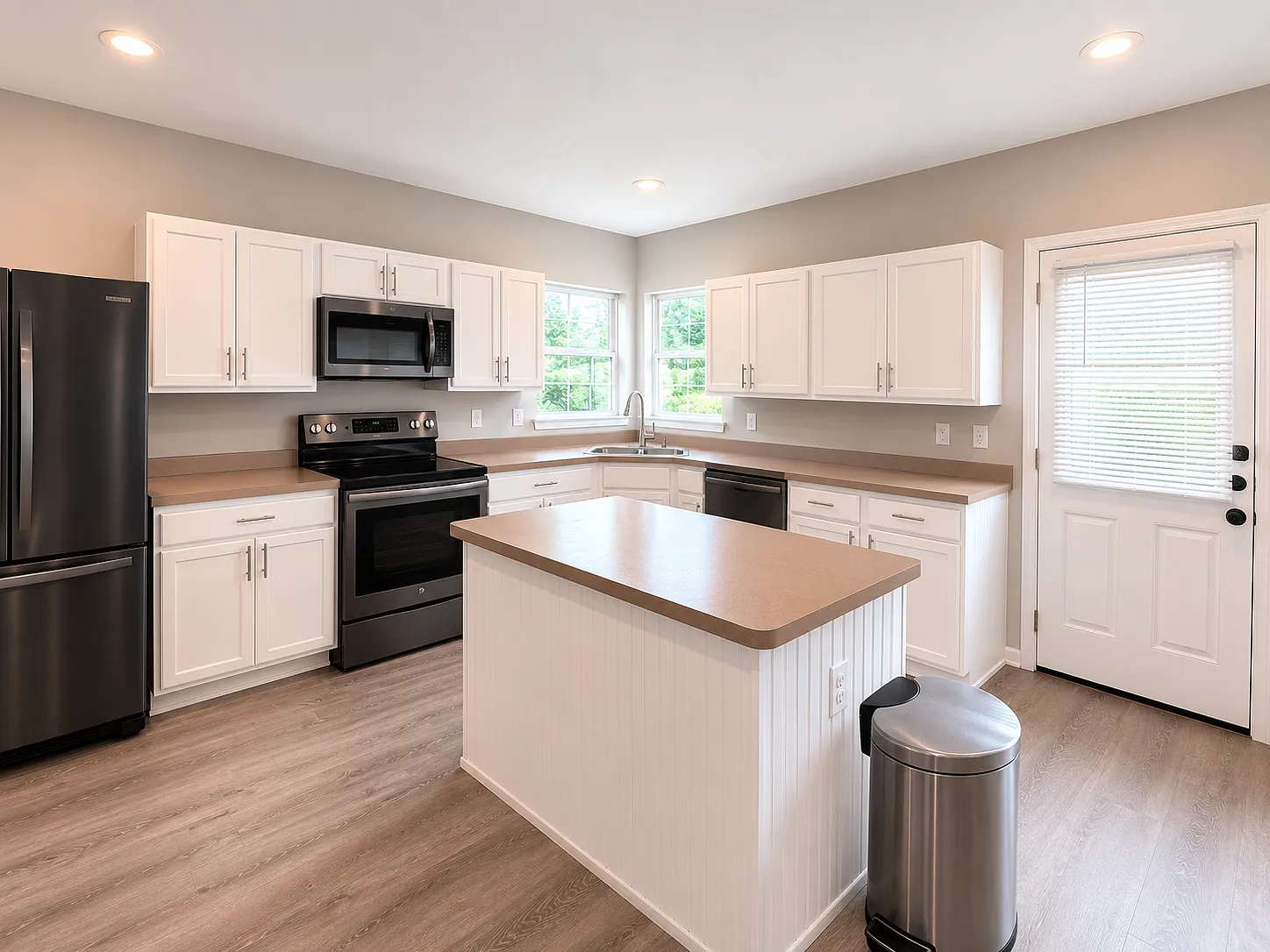 4 bed, 3.0 bath, 2194 sqft, $2,250 — Photo 4