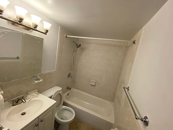 3rd image of 3143 Waterbury Ave #1