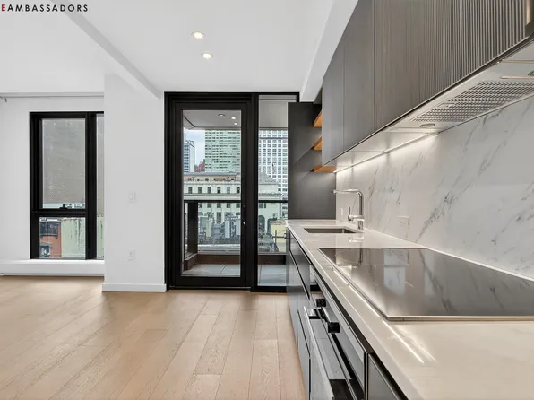 300 West 30th Street image 4 of 18