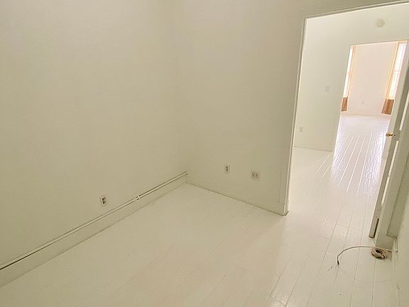 5th image of 11-22 47th Ave #3R