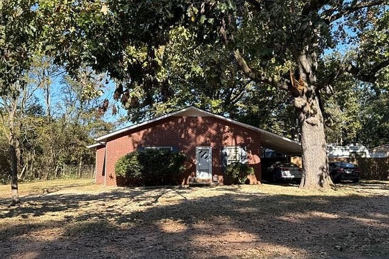 1st image of 1061 Hemphill Rd