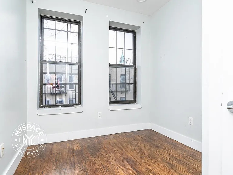 1719 Gates Ave #2R — Photo 11