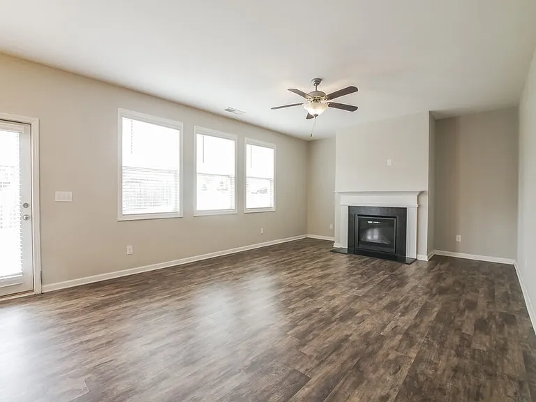 314 Lenore Ct — Photo 5