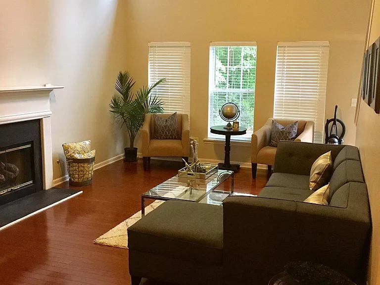 1380 Gates Cir SE — Photo 6