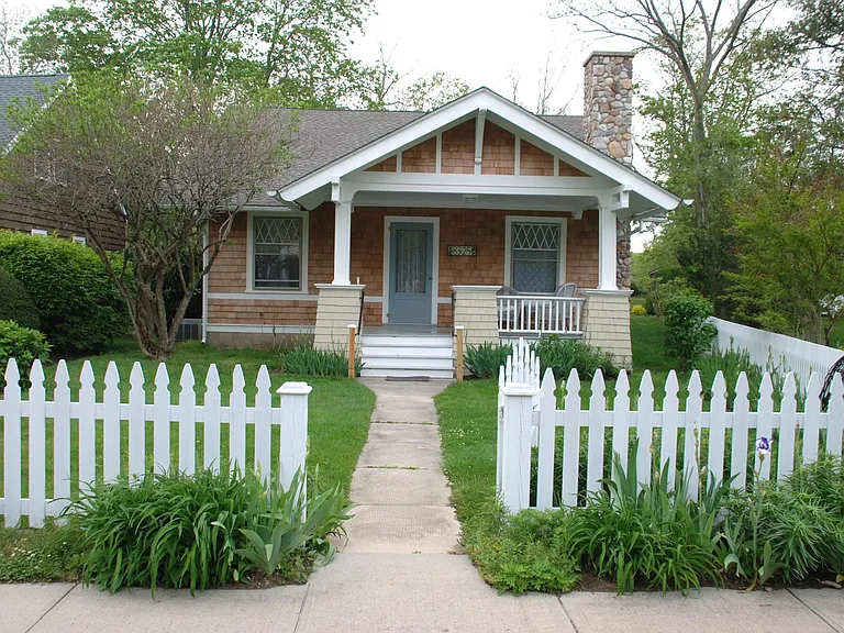 8325 Main Rd — Photo 1
