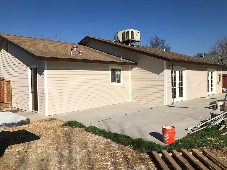 193 W Madison St — Photo 1