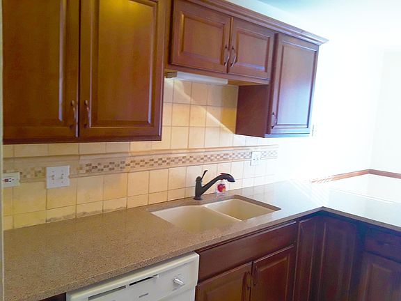 2nd image of 225 Columbia Ct