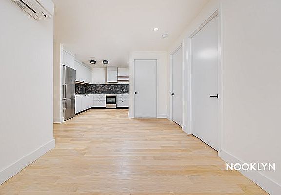 4th image of 250 Gold St #431