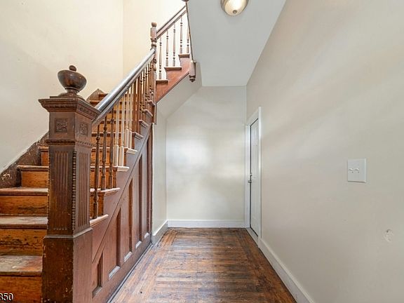 2nd image of 46 Seymour Ave