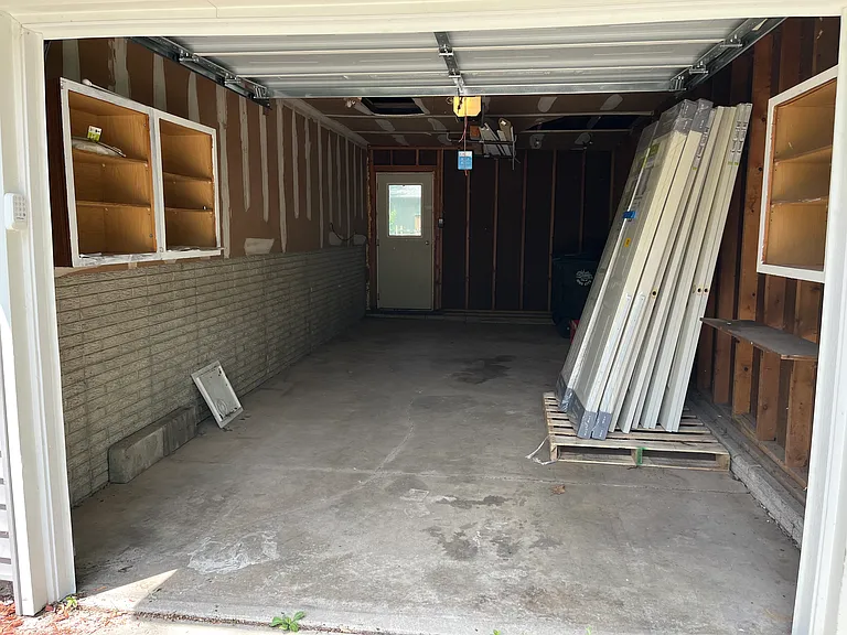 24 Regal Ln — Photo 2