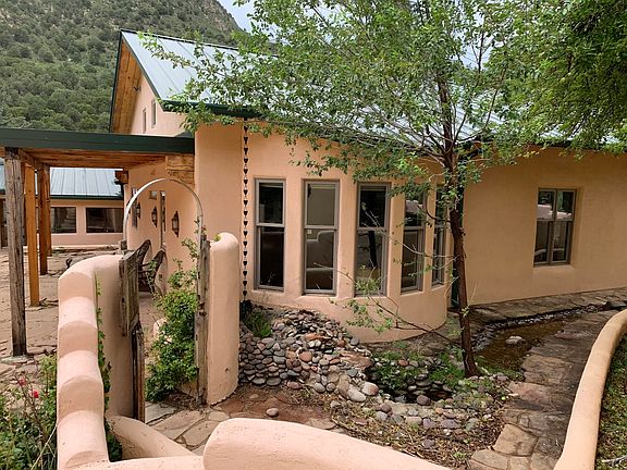 2nd image of 602 La Luz Canyon Rd