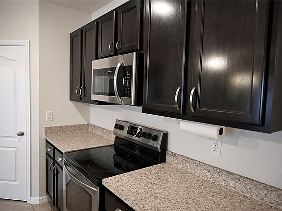5th image of 1036 Bethpage Rd