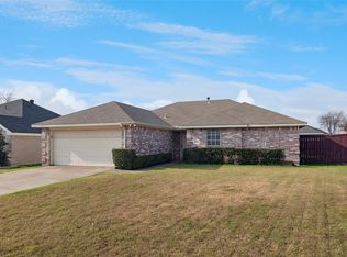 1403 Aviary Dr, Desoto, TX 75115