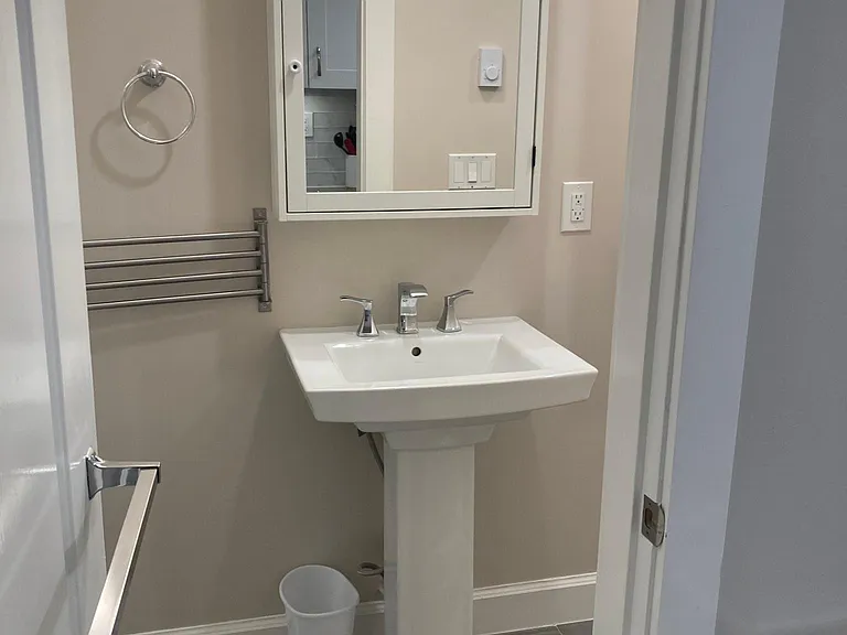 1550 Comox St — Photo 35