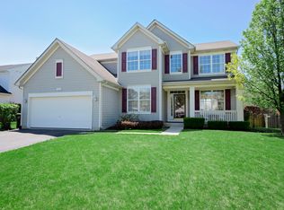 330 Kestrel Ln, Lindenhurst, IL 60046