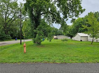 102 S Walnut St, Eldon, MO 65026