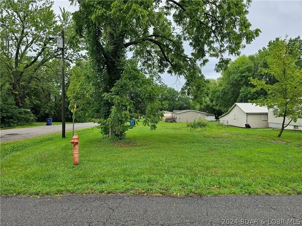 102 S Walnut St, Eldon, MO 65026