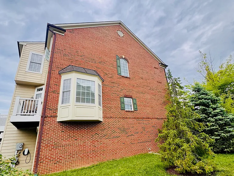 3670 Carriage Hill Dr — Photo 3