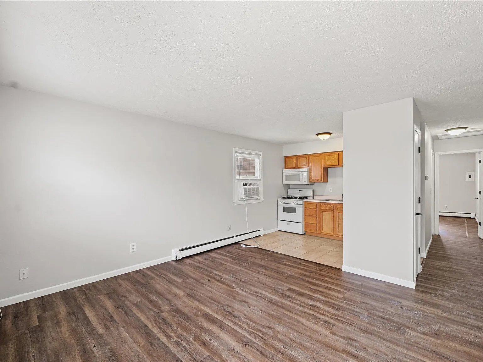 337 Riley — Photo 2