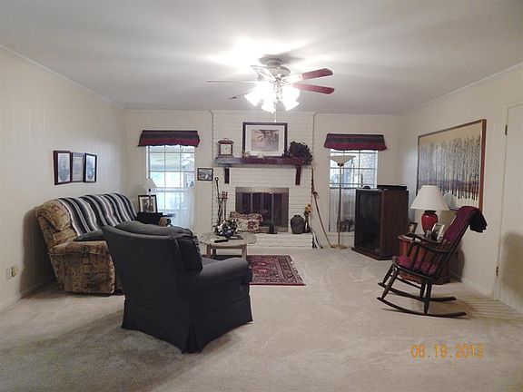 3rd image of 400 Robinhood Cir