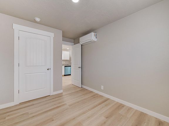 5th image of 169 E Westminster Ave