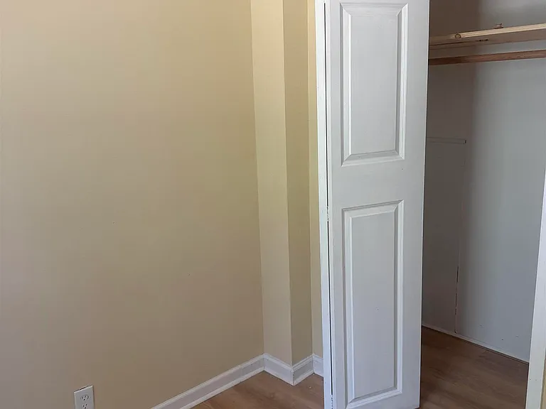 1111 Standish St — Photo 12